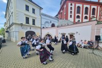 : Egerländer tanzen am Markplatz. Foto: Richard Šulko