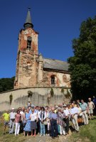 vor der Lukowaer Kirche, Bild: Richard Šulko