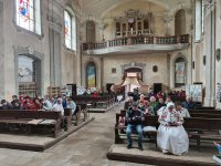 : Gut besuchter Gottesdienst. Foto: Richard Šulko