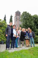 Seminarteilnehmer am Kirchenplatz in Gablonz, wo der Rüdiger stand und hoffentlich wieder einmal stehen wird. Bild: Richard Šulko