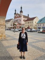 Terezie Jindřichová am Komotauer Marktplatz. Foto: Richard Šulko