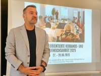 : Martin Dzingel bei der Begrüßung. Foto: Richard Šulko