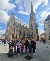 : Vor dem Stephansdom. Foto: ein unbekannter Wiener